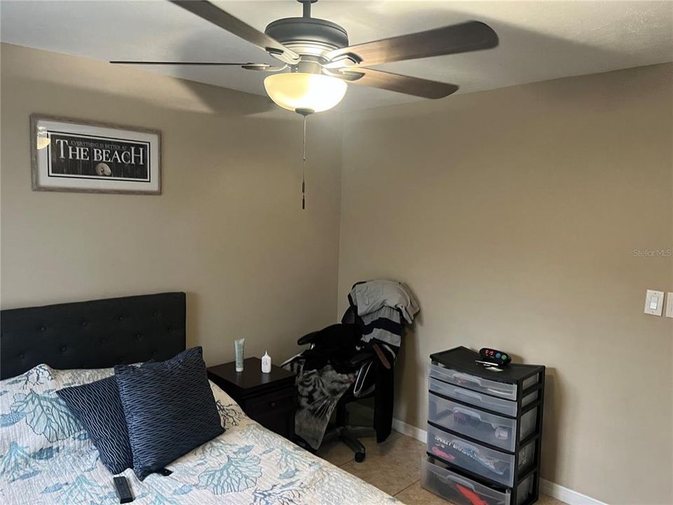 Active With Contract: $184,900 (2 beds, 1 baths, 1052 Square Feet)