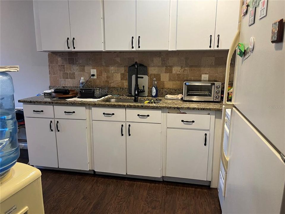 Active With Contract: $184,900 (2 beds, 1 baths, 1052 Square Feet)