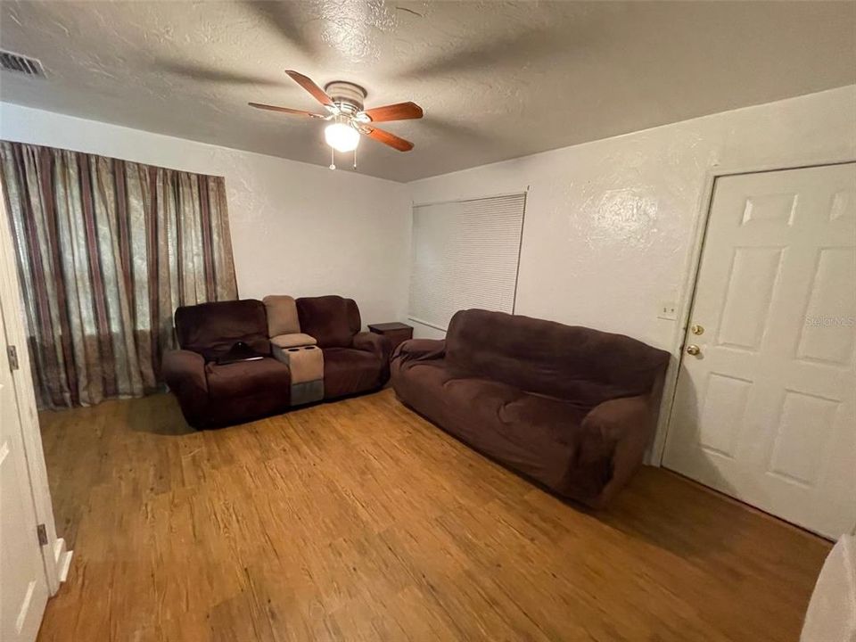 Active With Contract: $119,900 (2 beds, 1 baths, 792 Square Feet)