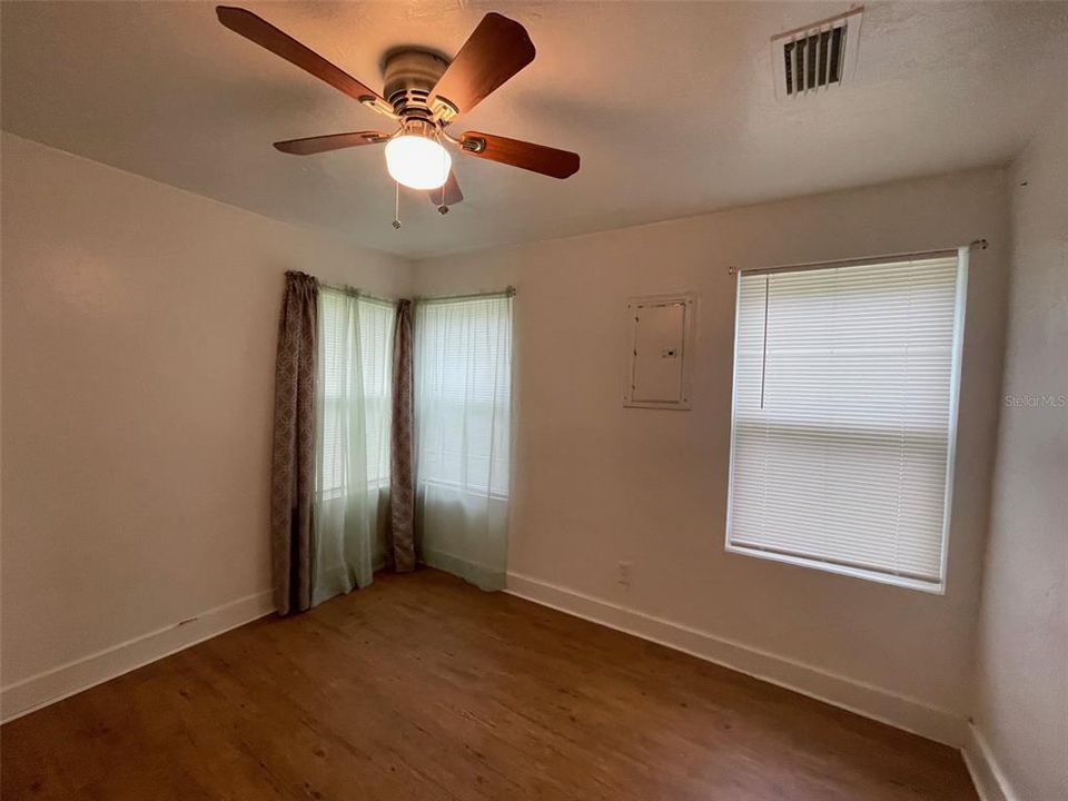 Active With Contract: $119,900 (2 beds, 1 baths, 792 Square Feet)