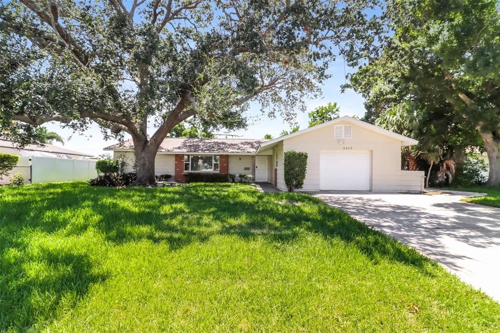 Active With Contract: $494,000 (3 beds, 2 baths, 1603 Square Feet)