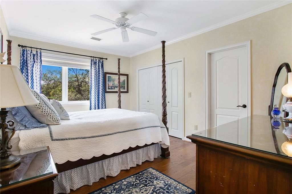 Upstairs guest room with en-suite bathroom