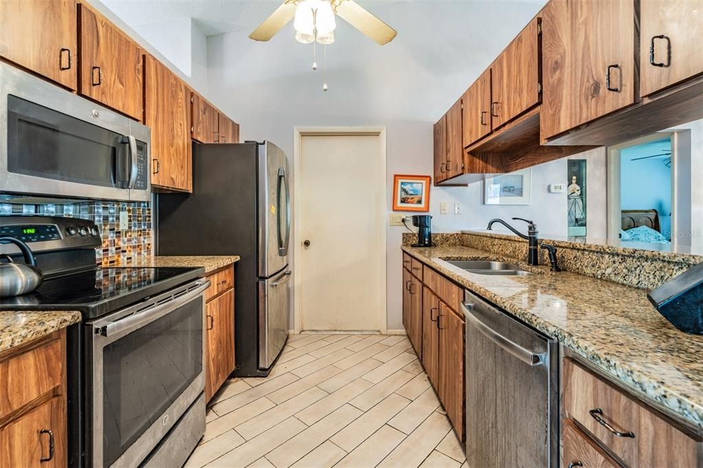 For Sale: $329,000 (2 beds, 2 baths, 1370 Square Feet)