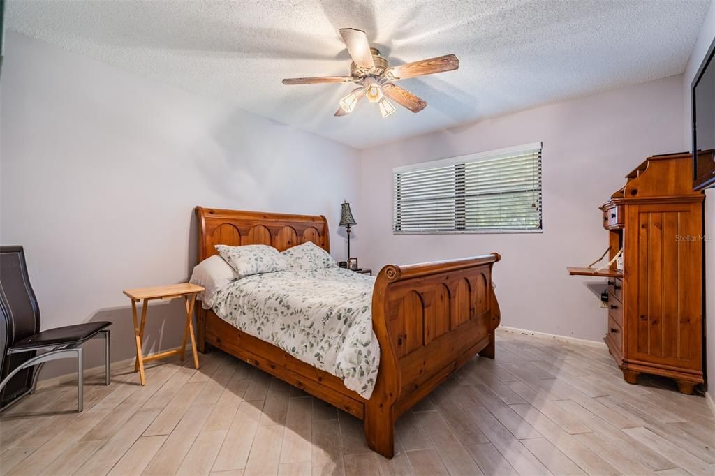 For Sale: $329,000 (2 beds, 2 baths, 1370 Square Feet)