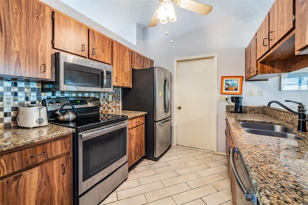 For Sale: $295,000 (2 beds, 2 baths, 1370 Square Feet)