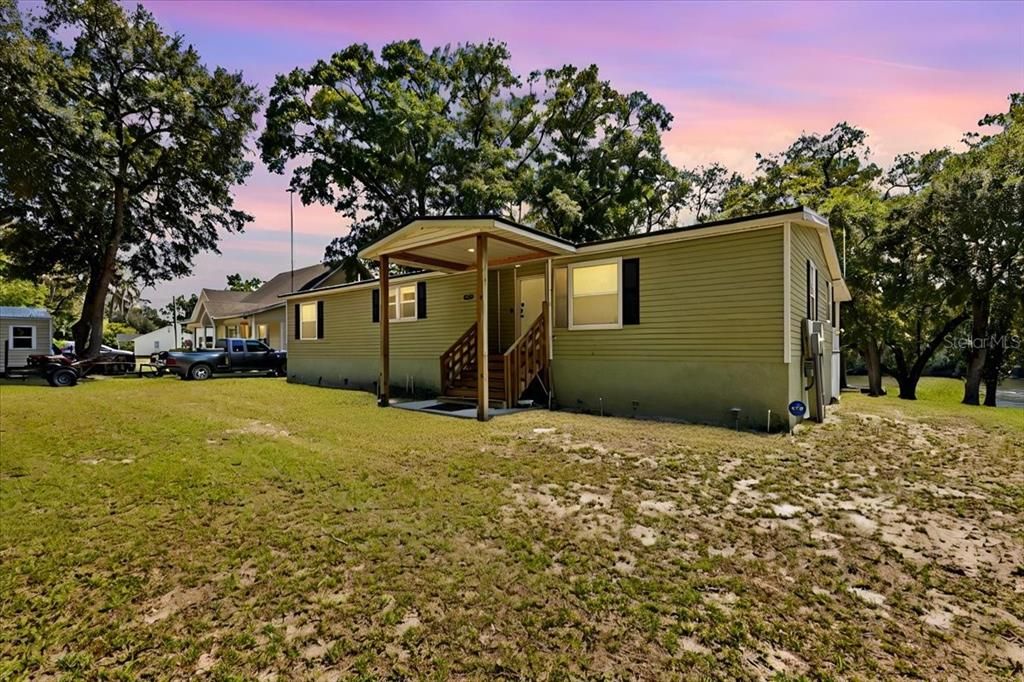 For Sale: $490,000 (3 beds, 2 baths, 1959 Square Feet)