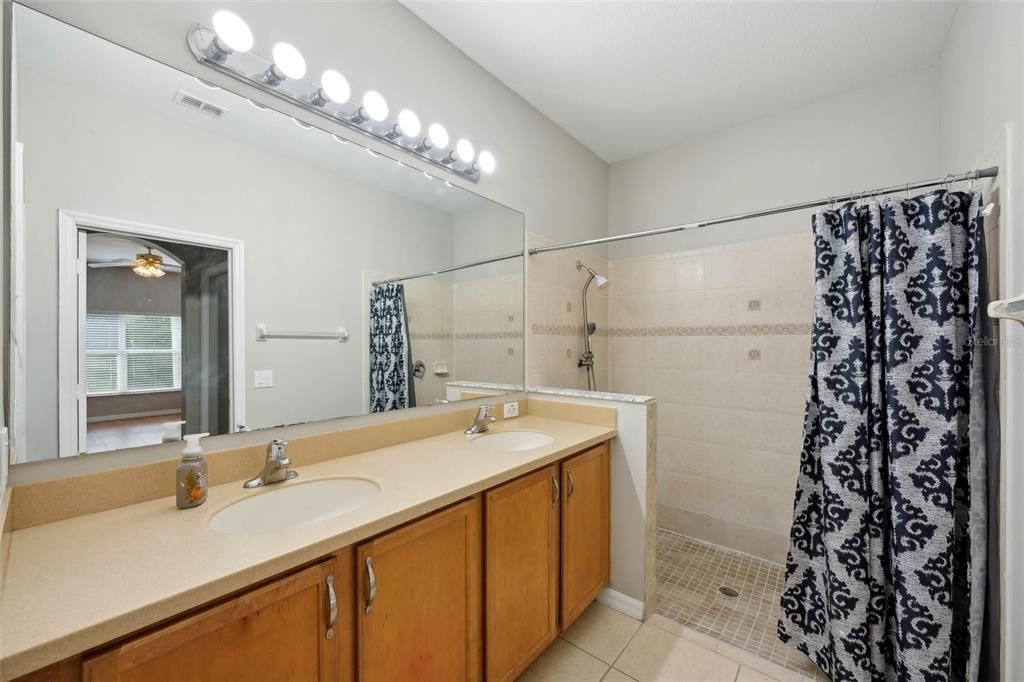 Active With Contract: $389,900 (3 beds, 2 baths, 1921 Square Feet)