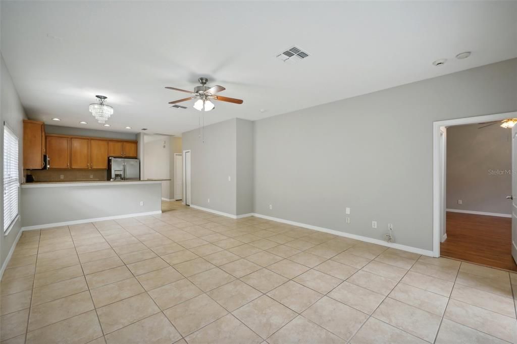 Active With Contract: $389,900 (3 beds, 2 baths, 1921 Square Feet)