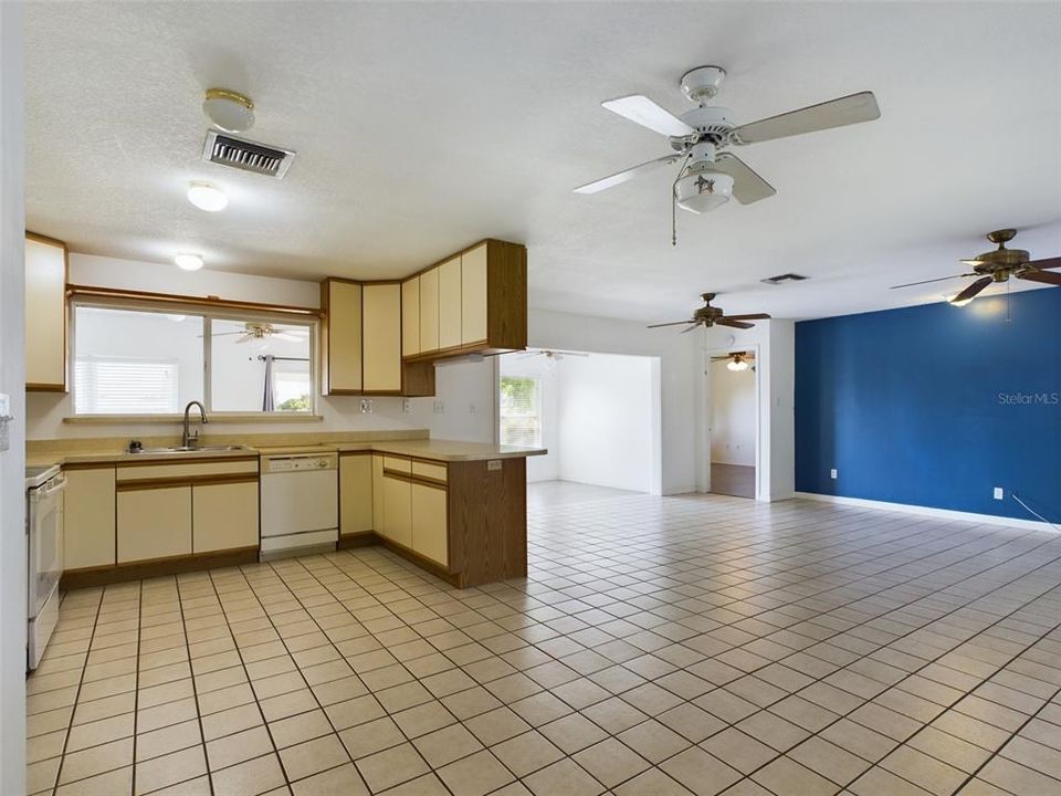 For Sale: $350,000 (3 beds, 2 baths, 1715 Square Feet)