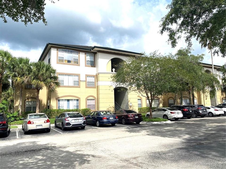 Active With Contract: $1,600 (2 beds, 2 baths, 1032 Square Feet)