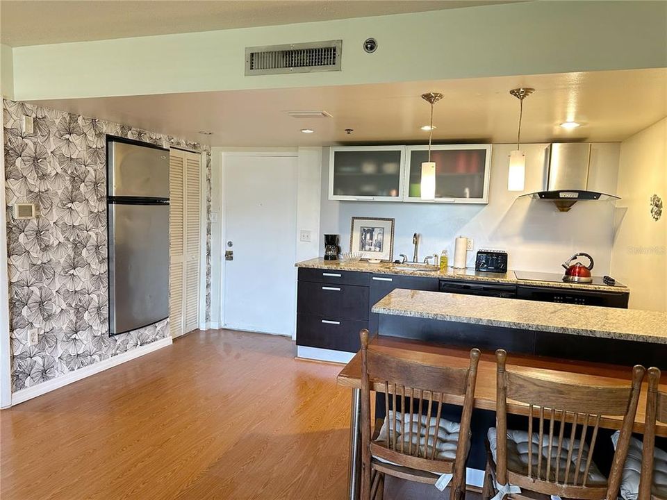 For Sale: $129,999 (1 beds, 1 baths, 701 Square Feet)