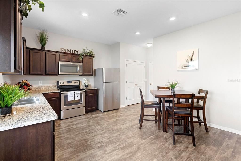 For Sale: $389,000 (3 beds, 2 baths, 1604 Square Feet)