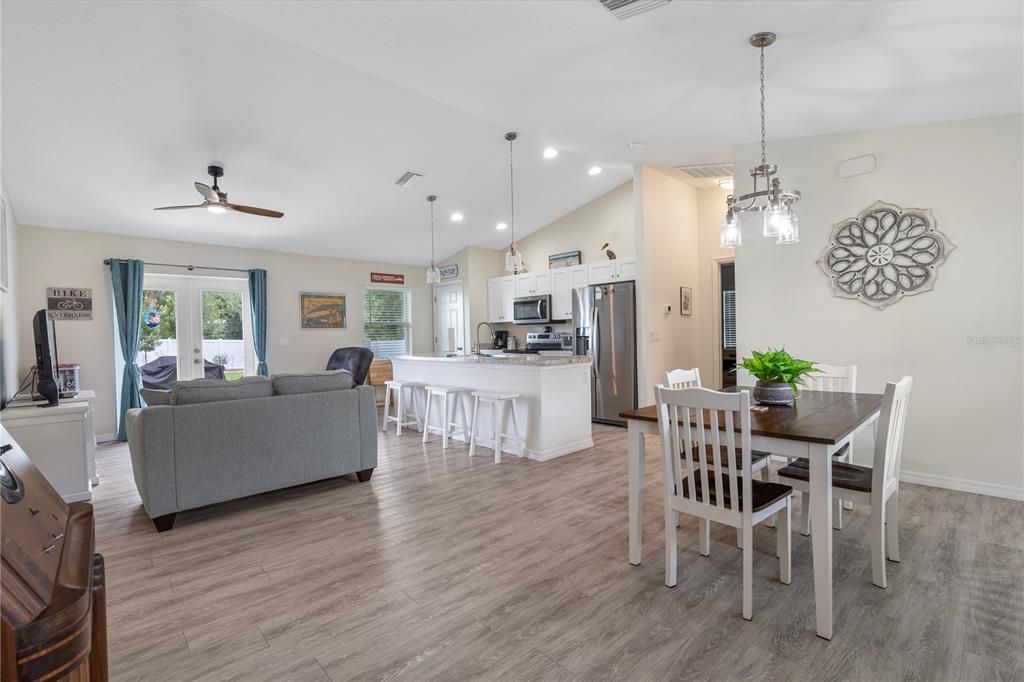 Living Room/Dining Area