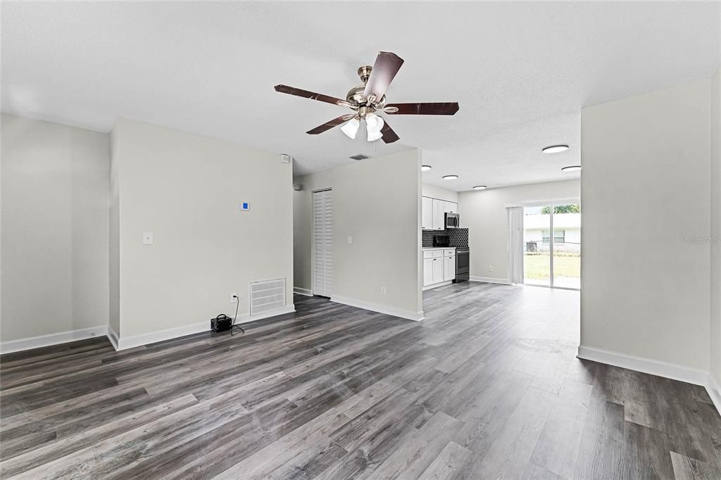 Active With Contract: $299,900 (4 beds, 2 baths, 1400 Square Feet)