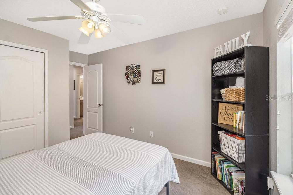 Secondary bedroom with ceiling fan.