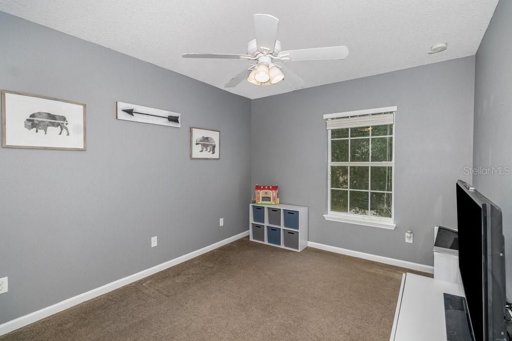 Secondary bedroom with ceiling fan.