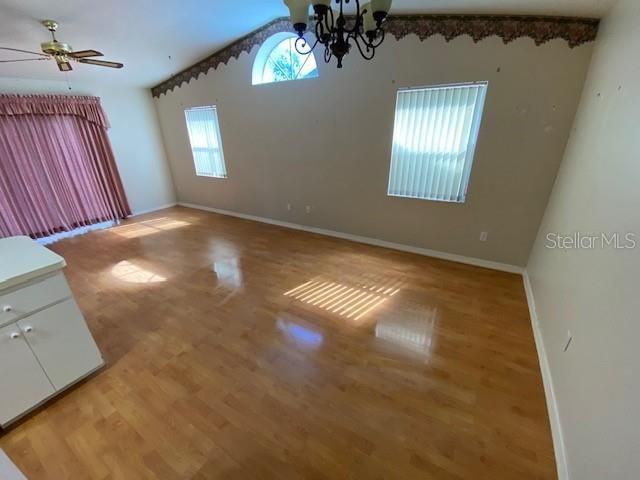 For Sale: $180,000 (2 beds, 2 baths, 984 Square Feet)