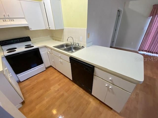 For Sale: $180,000 (2 beds, 2 baths, 984 Square Feet)