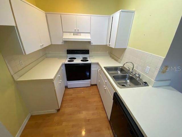 For Sale: $180,000 (2 beds, 2 baths, 984 Square Feet)