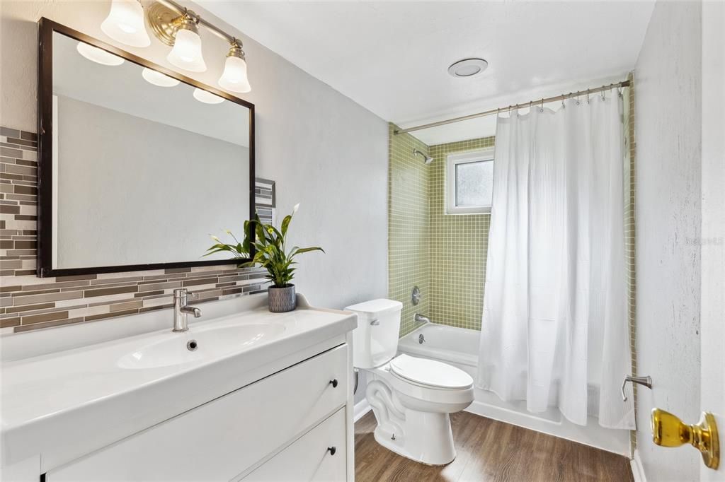 Active With Contract: $284,900 (3 beds, 2 baths, 1243 Square Feet)