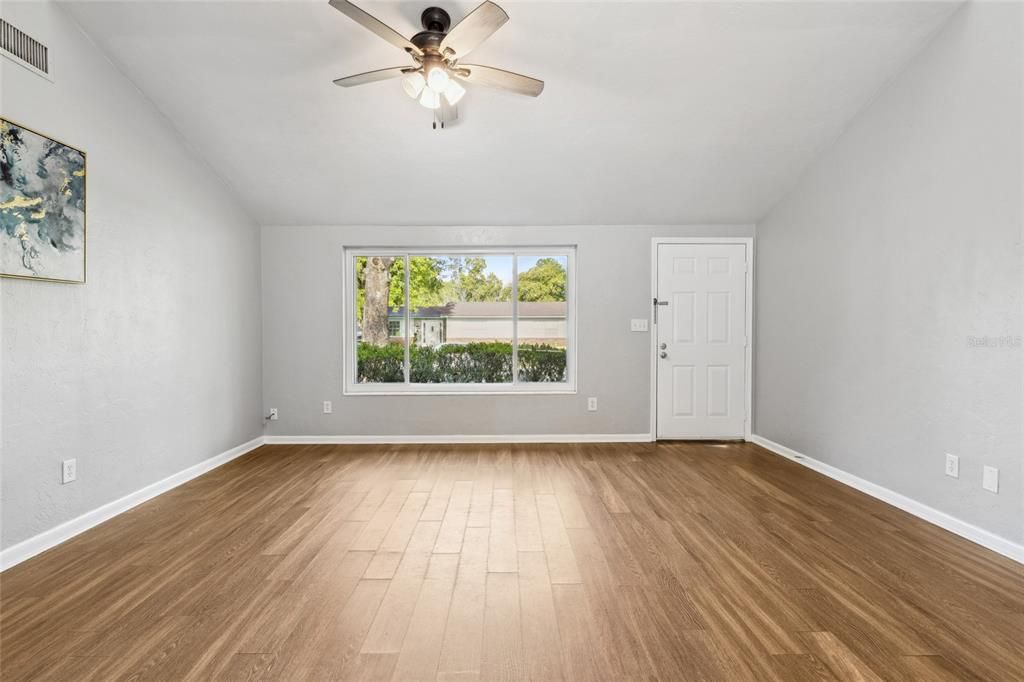 Active With Contract: $284,900 (3 beds, 2 baths, 1243 Square Feet)