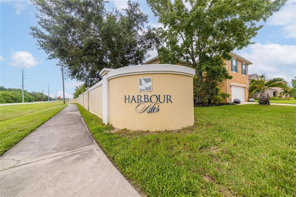 Active With Contract: $2,950 (4 beds, 3 baths, 2643 Square Feet)