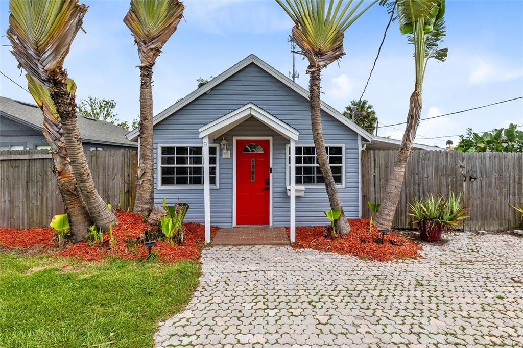 Recently Sold: $475,000 (2 beds, 1 baths, 853 Square Feet)