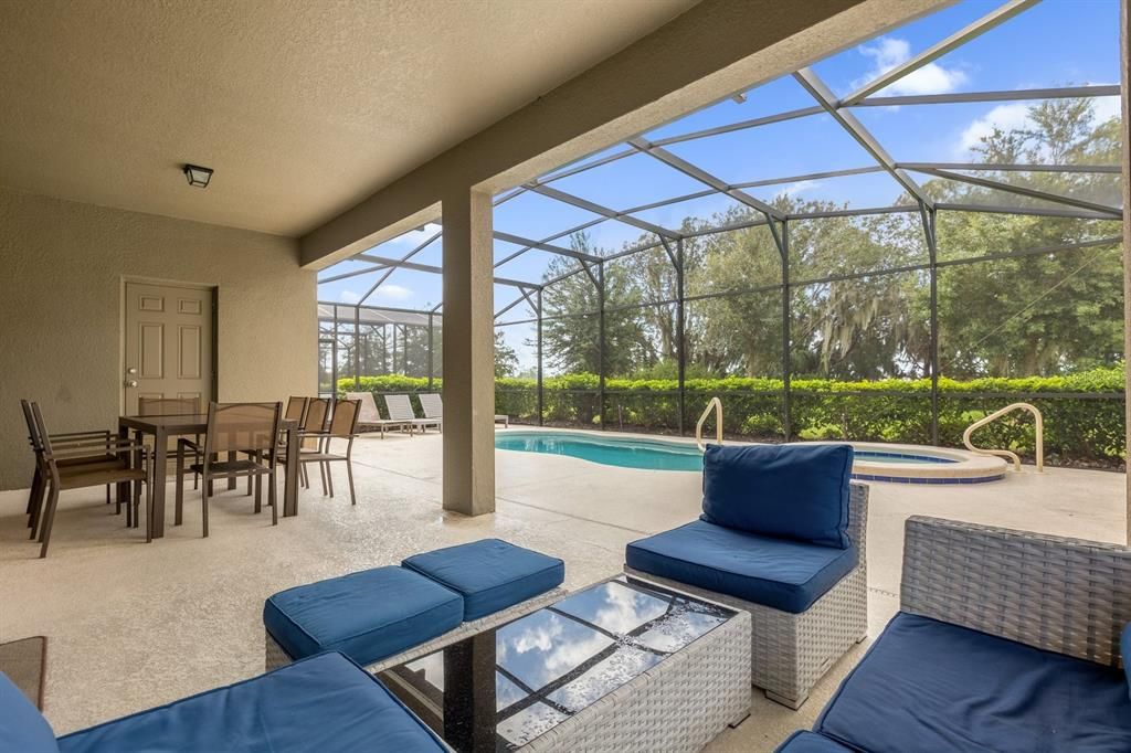 Outdoor Lanai beside Private Pool