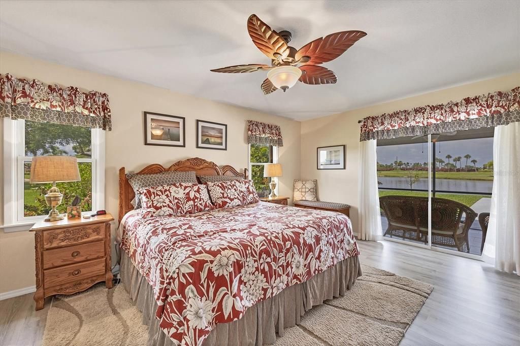 Wake up to a Beautiful Florida Lake View!