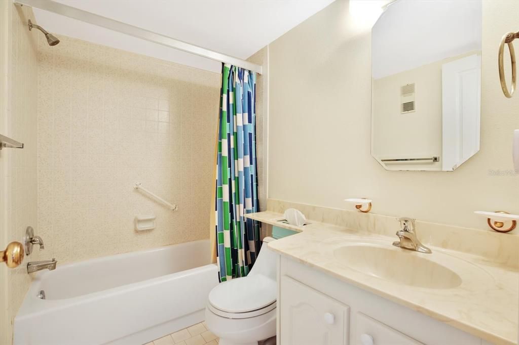 Guest Bathroom with shower/tub combo