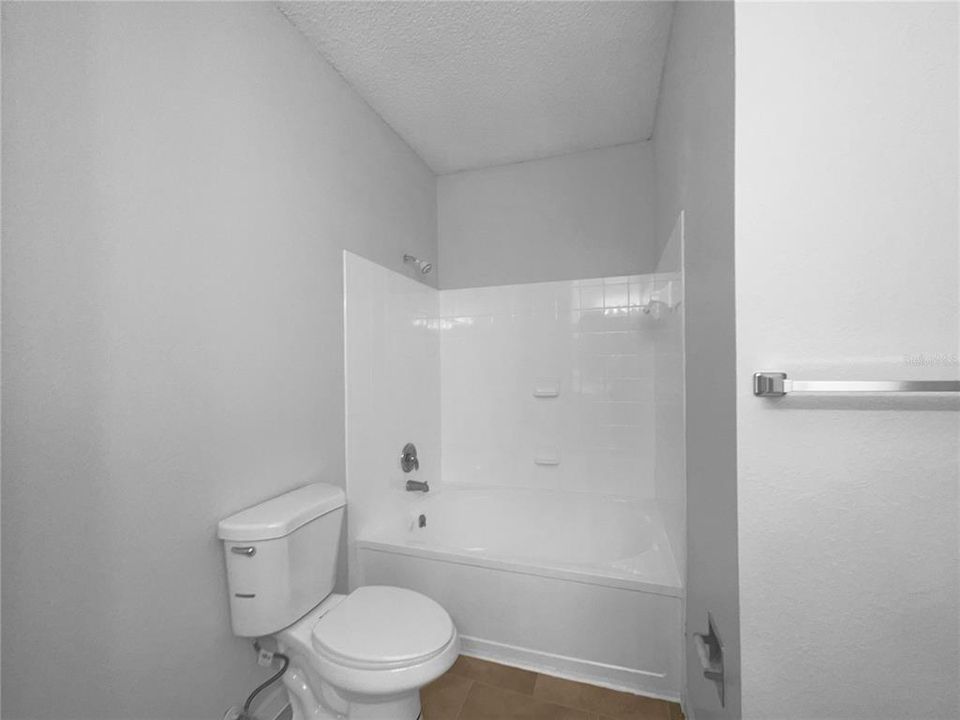 For Sale: $205,000 (1 beds, 1 baths, 869 Square Feet)