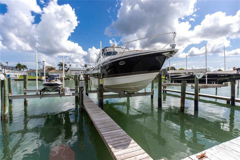 Boat Slip w/Lift