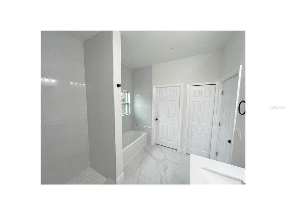 For Sale: $369,000 (4 beds, 2 baths, 1860 Square Feet)