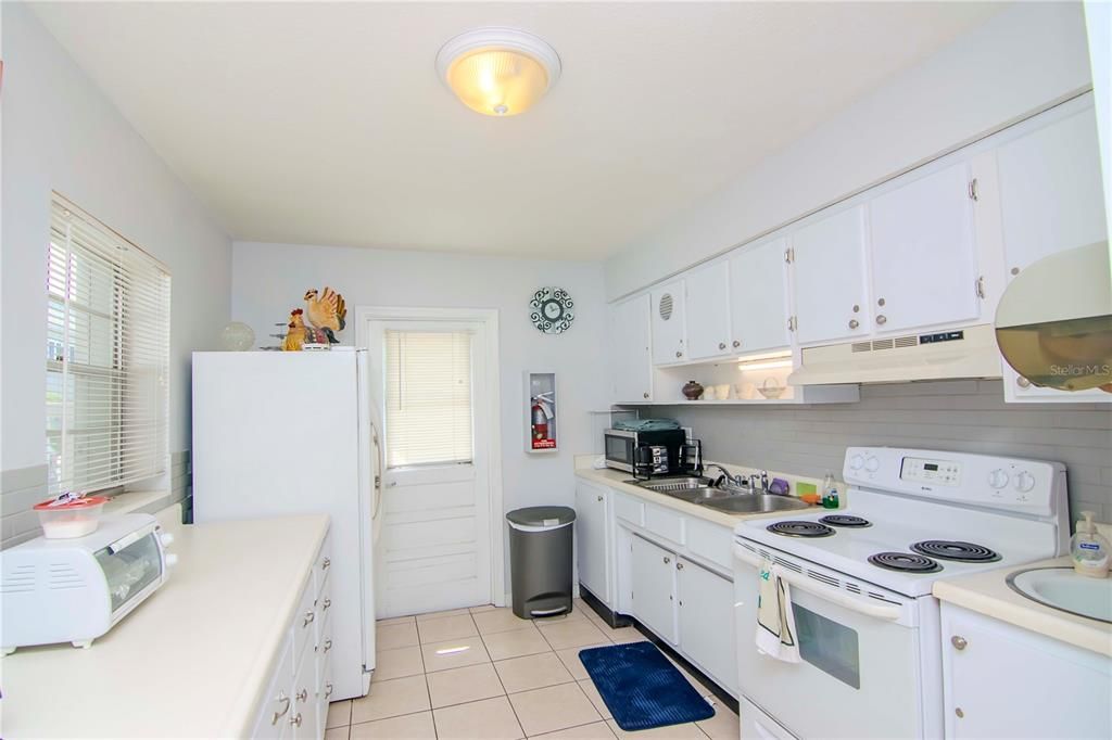 Active With Contract: $159,999 (1 beds, 1 baths, 720 Square Feet)