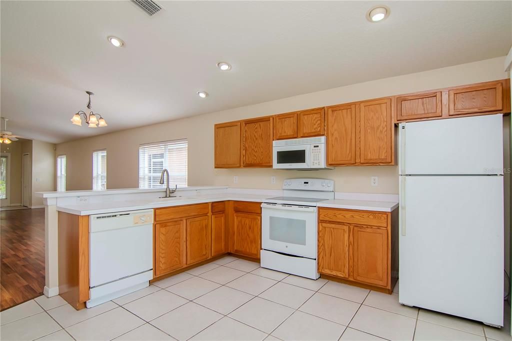 For Sale: $319,900 (3 beds, 2 baths, 1374 Square Feet)