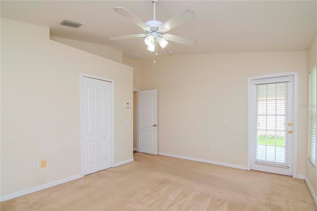 For Sale: $319,900 (3 beds, 2 baths, 1374 Square Feet)