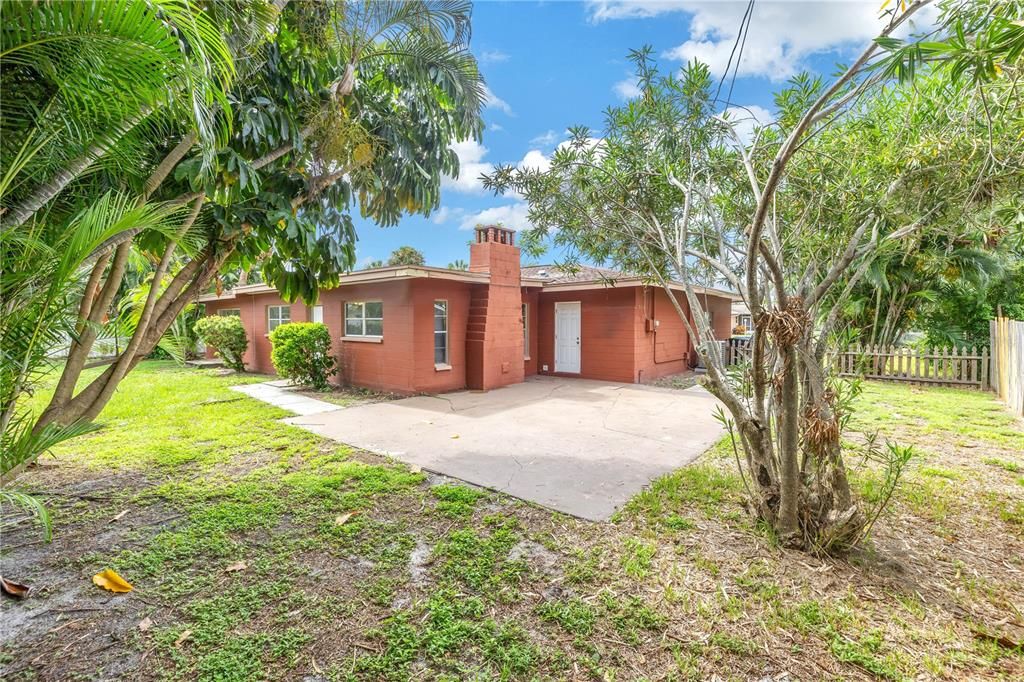 Active With Contract: $519,900 (3 beds, 2 baths, 1942 Square Feet)