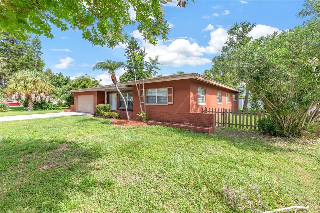 Active With Contract: $519,900 (3 beds, 2 baths, 1942 Square Feet)