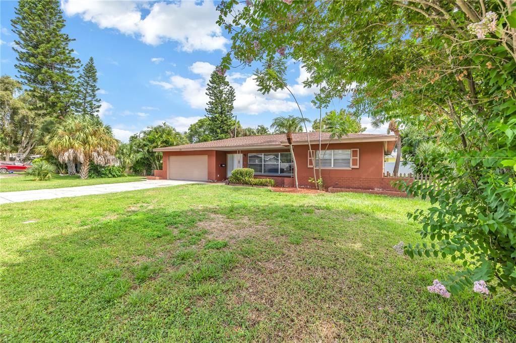 Active With Contract: $519,900 (3 beds, 2 baths, 1942 Square Feet)