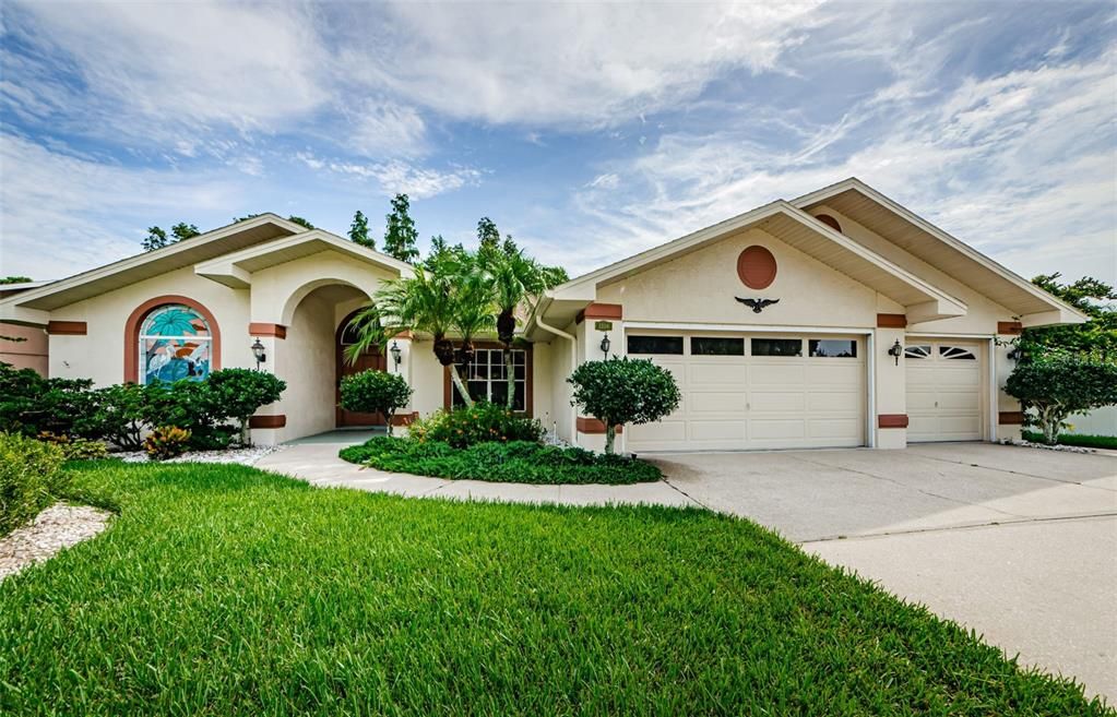 Active With Contract: $440,000 (3 beds, 2 baths, 2032 Square Feet)