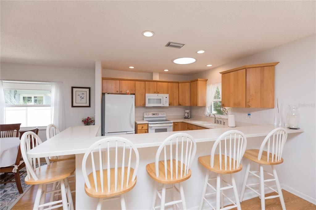 Active With Contract: $509,900 (2 beds, 2 baths, 1272 Square Feet)