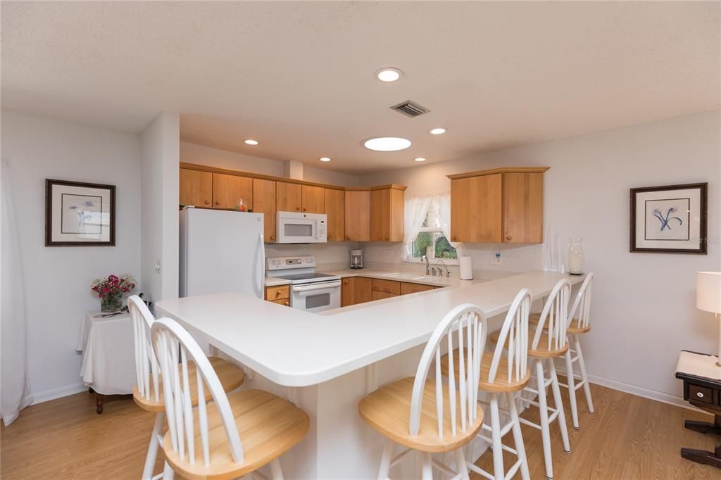 Active With Contract: $509,900 (2 beds, 2 baths, 1272 Square Feet)