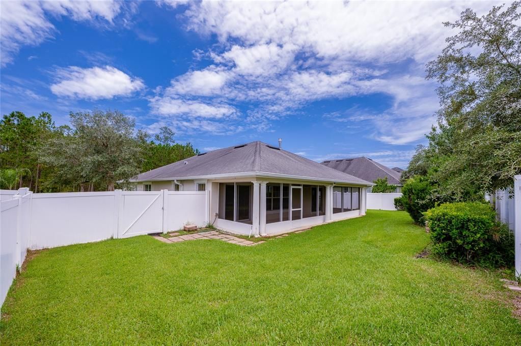 Fenced rear yard