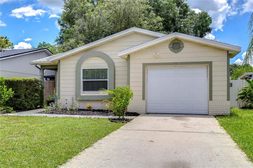 Active With Contract: $300,000 (3 beds, 2 baths, 1236 Square Feet)