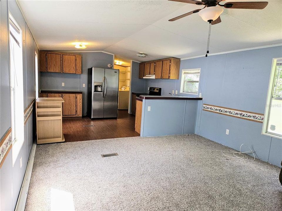 For Sale: $165,000 (3 beds, 2 baths, 924 Square Feet)