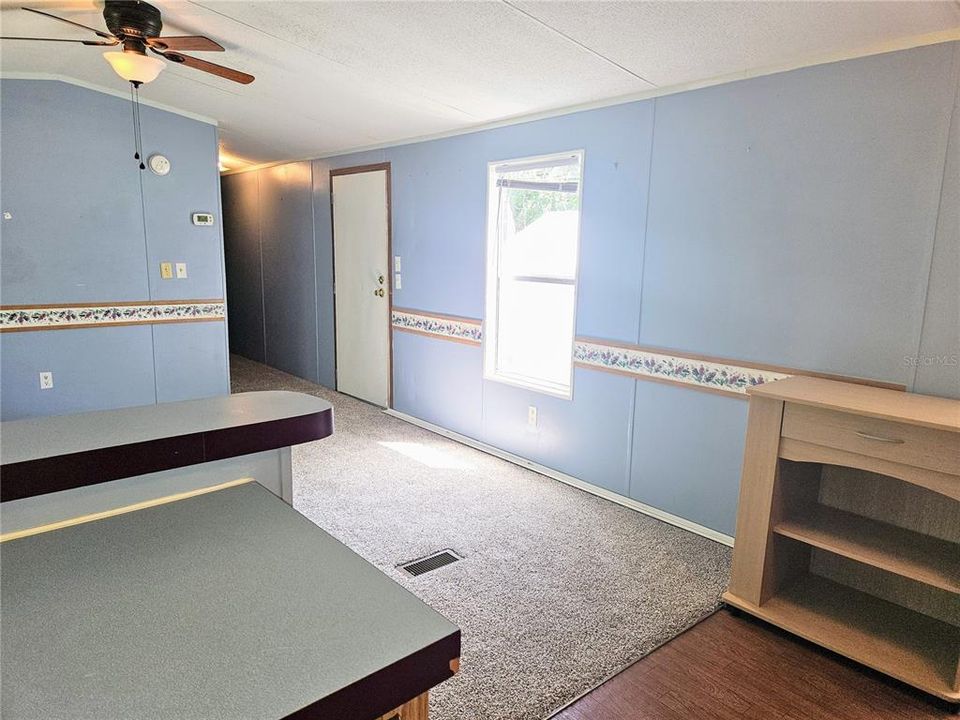 For Sale: $165,000 (3 beds, 2 baths, 924 Square Feet)