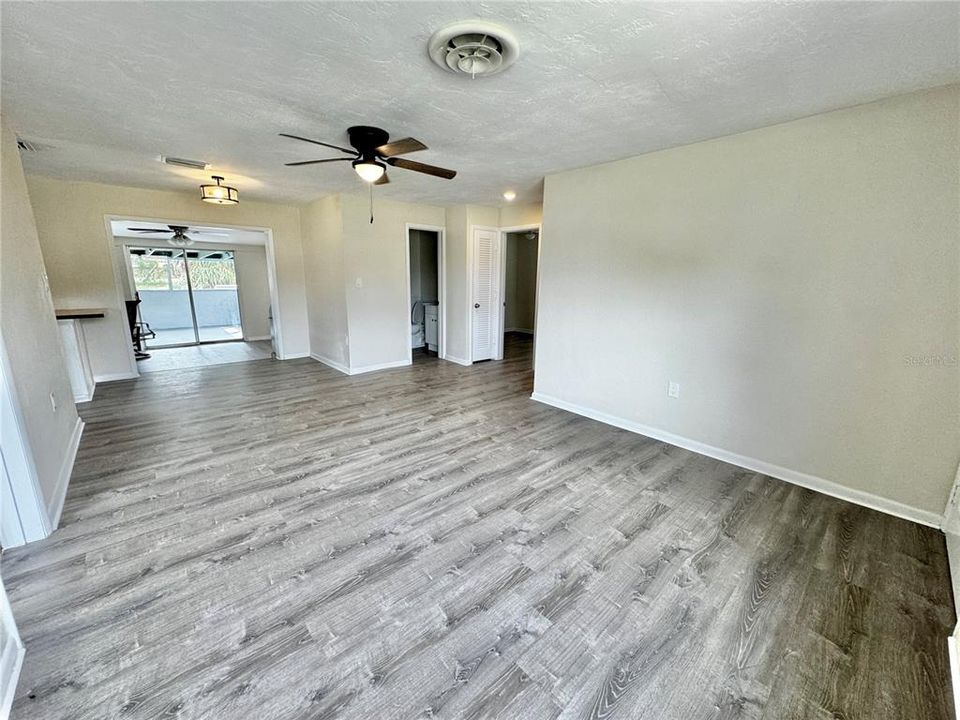 For Sale: $299,900 (3 beds, 2 baths, 1360 Square Feet)