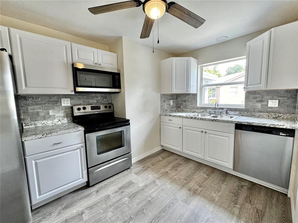 For Sale: $299,900 (3 beds, 2 baths, 1360 Square Feet)