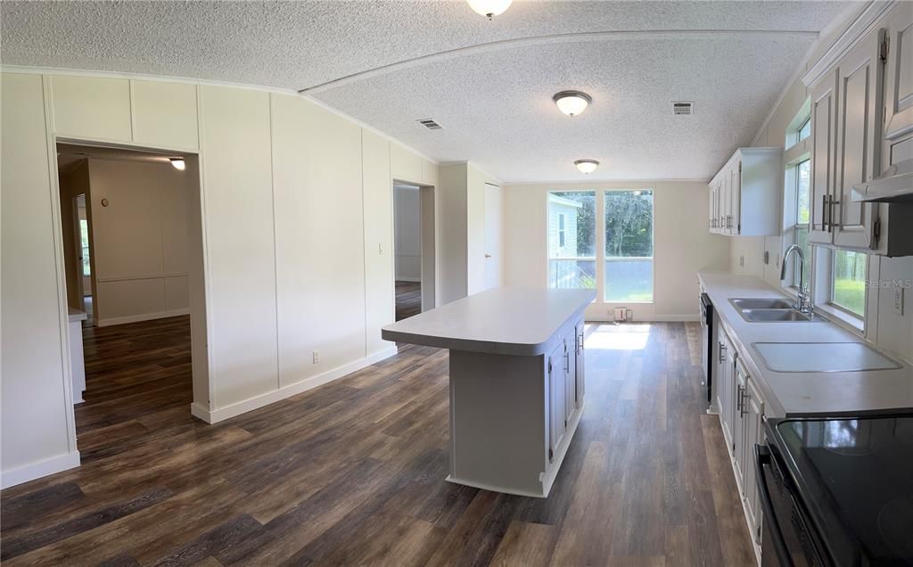 Active With Contract: $1,900 (3 beds, 2 baths, 1863 Square Feet)