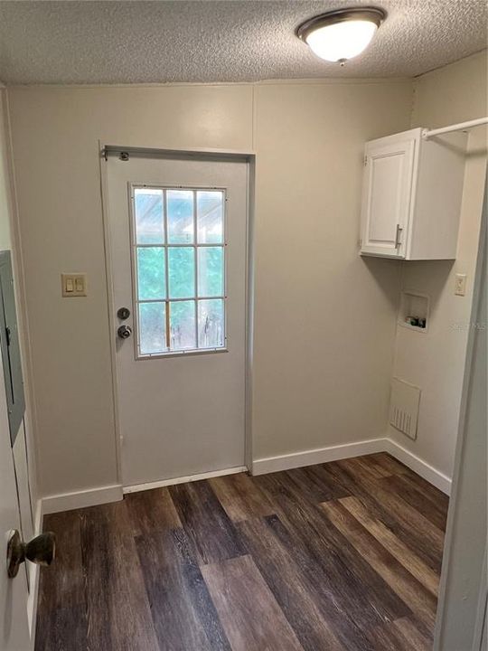 Active With Contract: $1,900 (3 beds, 2 baths, 1863 Square Feet)